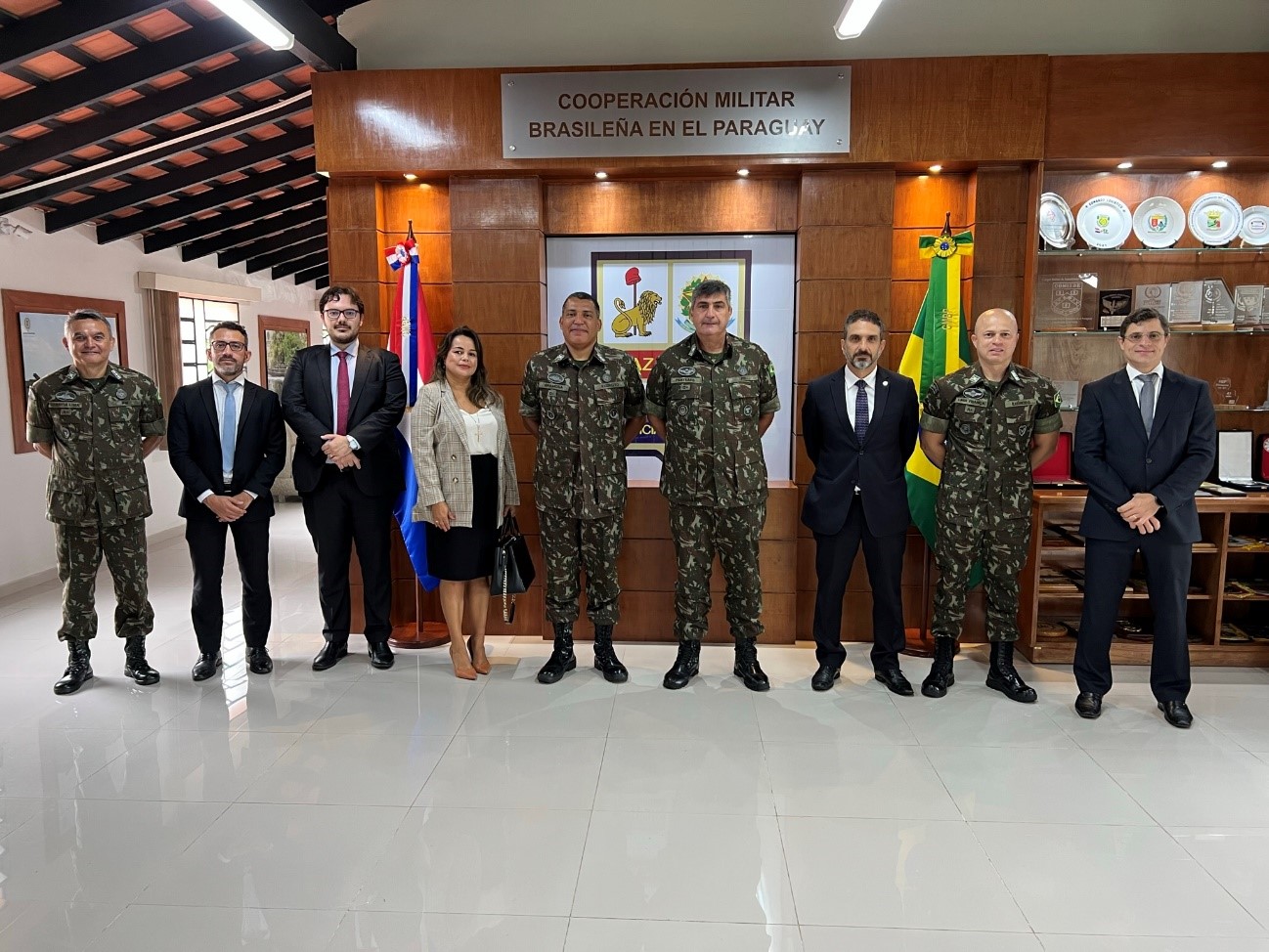 LA AGREGADURÍA DE DEFENSA Y DEL EJÉRCITO BRASILEÑO EN LA REPÚBLICA DEL PARAGUAY RECIBE LA VISITA DE MIEMBROS DEL GABINETE DE SEGURIDAD INSTITUCIONAL DE LA PRESIDENCIA DEL BRASIL